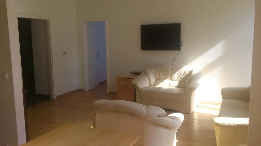 Engerthstrasse Apartment ile iletişim